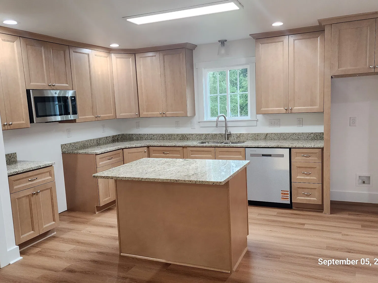3 bed, 2.5 bath, 1519 sqft, $2,195 — Photo 4