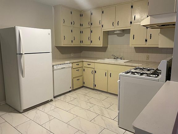 5th image of 4702 West St