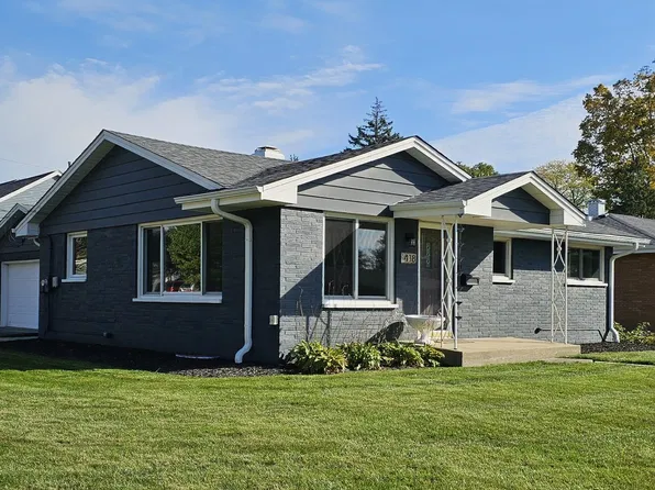 418 Brown St, Wauconda, IL 60084