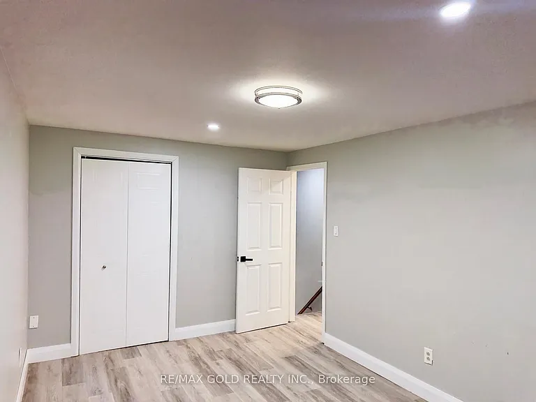 156 Mooregate Cres #UPPER — Photo 17