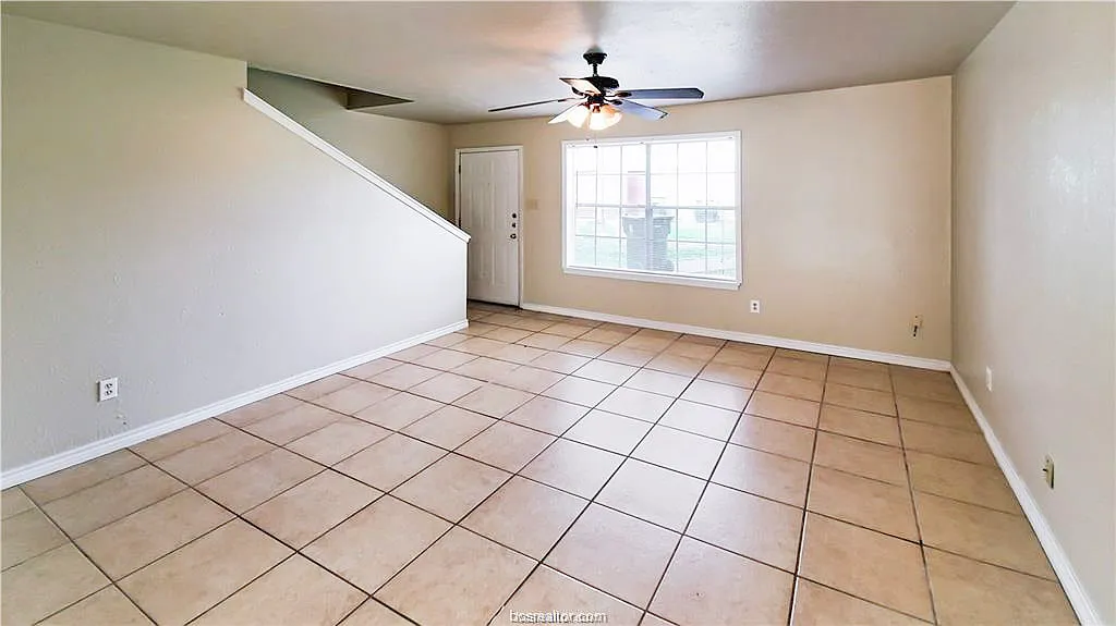 2 bed, 4176 sqft, $950 — Photo 3