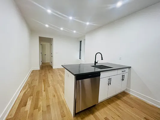 Rented by E Realty International Corp | media 6