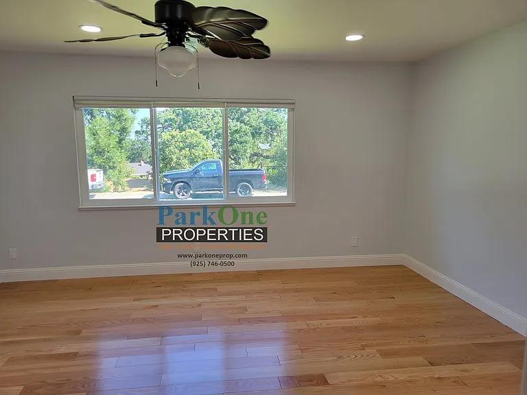 1867 Poplar Dr — Photo 11