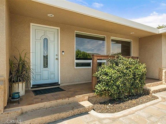 4th image of 2575 Mariposa Ave