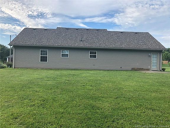 3rd image of 1655 Parkwood Ct NE