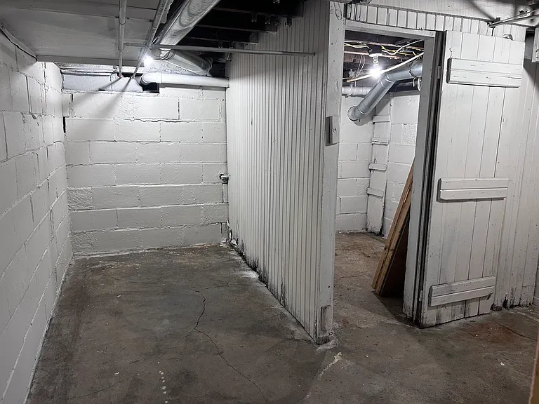 Full unfinished basement/ Walk out access