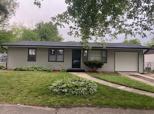 3432 Magnolia Dr, Markham, IL 60428