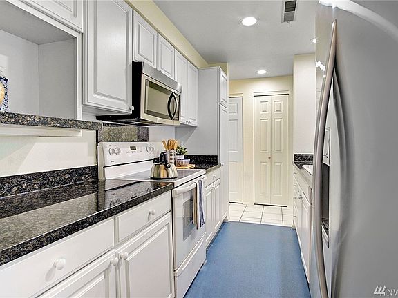 5th image of 22609 6th Ave S APT 303