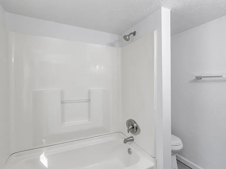 1907 Royal Ave NE — Photo 7