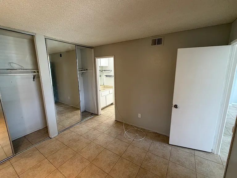3732 Oak Creek Dr #E — Photo 7