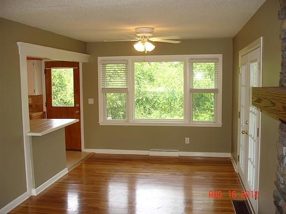 5th image of 482 Wellesley Ave