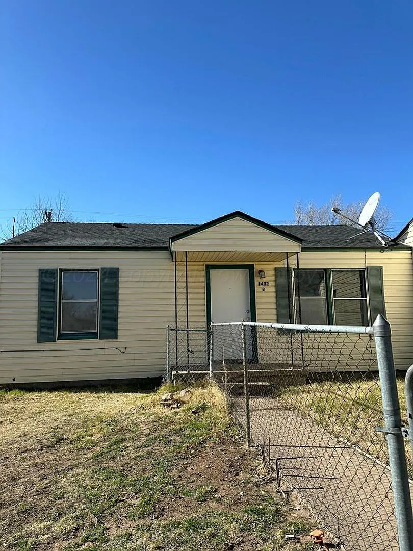 1402 Dunaway St — Photo 1