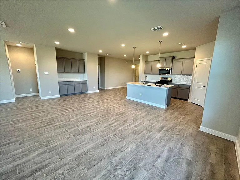 16012 Bronte Ln — Photo 5
