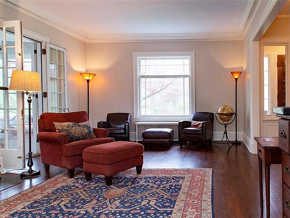 3rd image of 2948 Fairmount Blvd