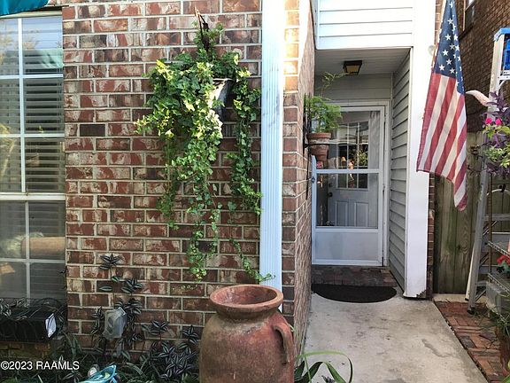 2nd image of 1203 Carriage Light Loop APT B