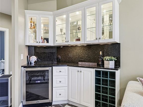 4th image of 16870 Knolls Way