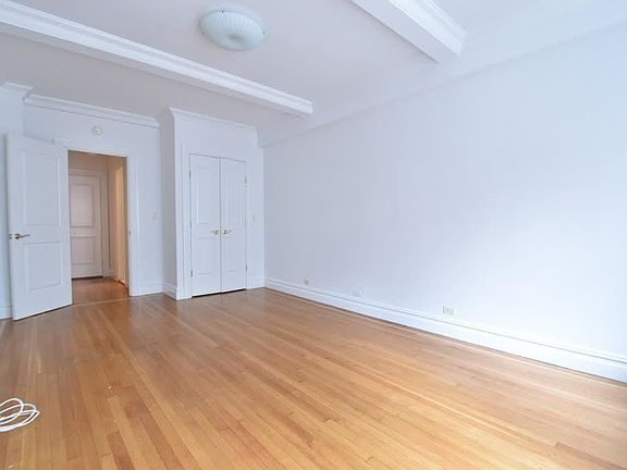 3rd image of 23 W 70th St #602