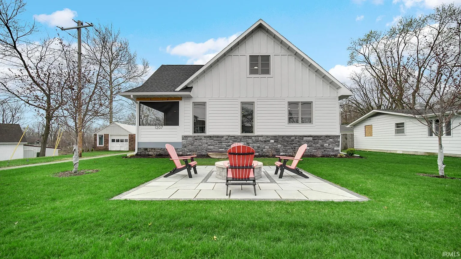 1207 W Shore Dr photo 1