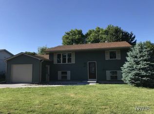 801 W Clark St, Vermillion, SD 57069