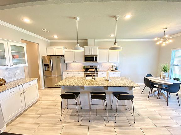 5th image of 315 N Dinmant Ln
