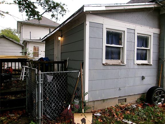 21st image of 707 Galveston St
