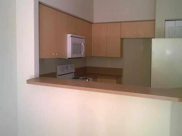 2501 SW 83rd Ter — Photo 3