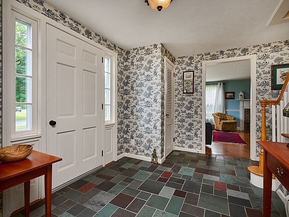 5th image of 35 Meadow Ln