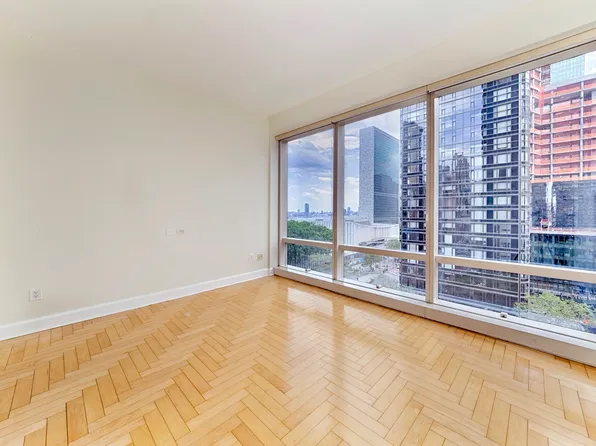 845 United Nations Plaza image 7 of 10