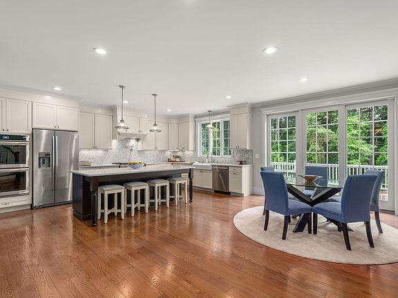 4th image of 18 Anthony Dr