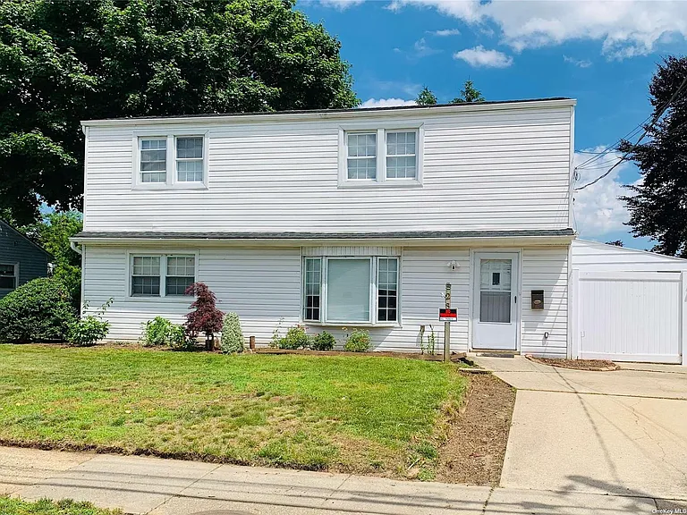 23 Ginny Ln — Photo 1