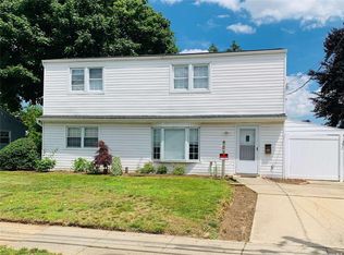 23 Ginny Ln, Bethpage, NY 11714