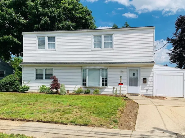 23 Ginny Ln, Bethpage, NY 11714