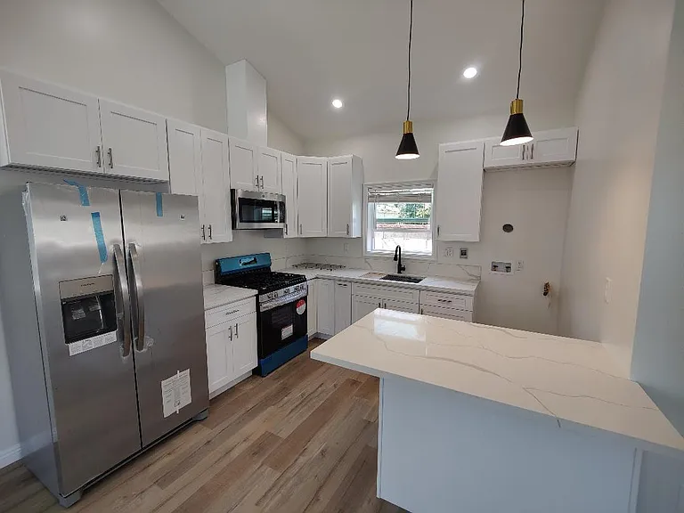 719B N Vine Ave — Photo 3