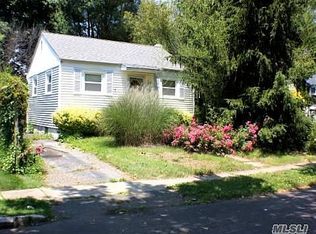 50 W Santa Barbara Rd, Lindenhurst, NY 11757