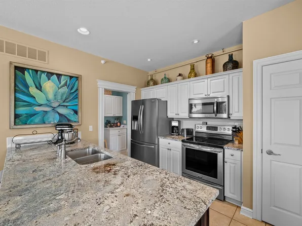 5200 Sunridge Dr #A, Pleasant Hill, IA 50327