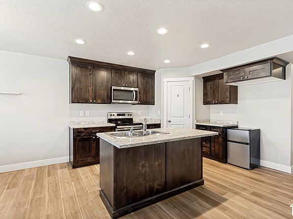 3rd image of 951 N Apple Seed Ln