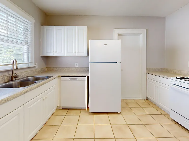 Venetian - Kitchen