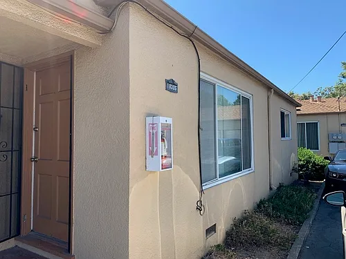 18305 Meekland Ave photo 1