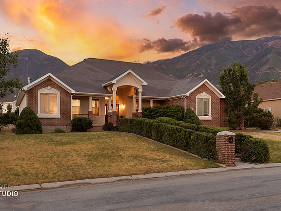 2nd image of 794 N Valley View Cir