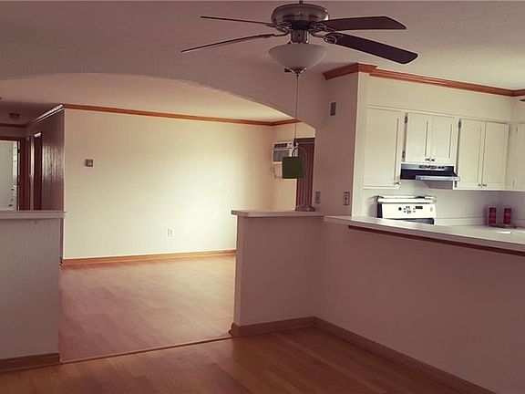 4th image of 5200 Royalton Rd APT 12A