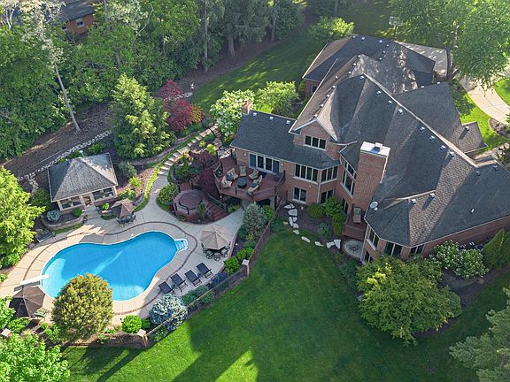 2nd image of 58553 Glenriver Dr