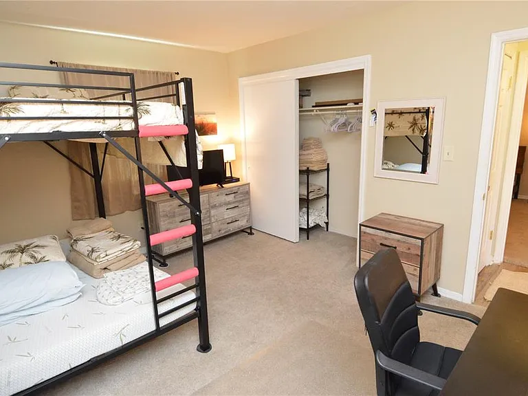 121 Seahorse Dr SE #C — Photo 41