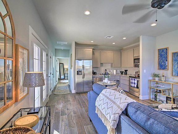 5th image of 502 S Eagle St #202