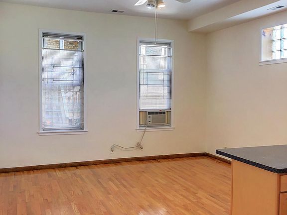 3rd image of 1751 W Erie St #1R