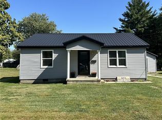 112 NW 4th St, Casey, IL 62420