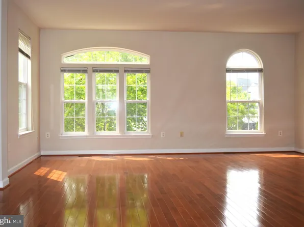 13965 Greendale Dr, Woodbridge, VA 22191