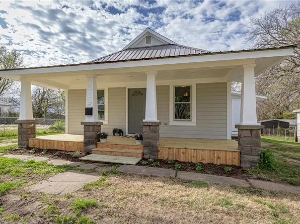 319 Walnut Ave, Osawatomie, KS 66064