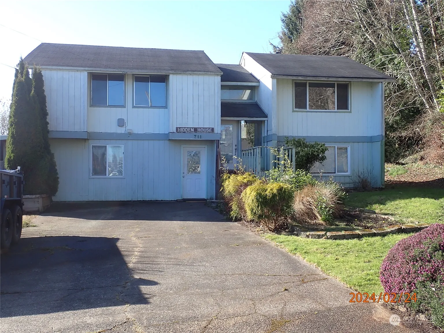 711 N Maple Street photo 1