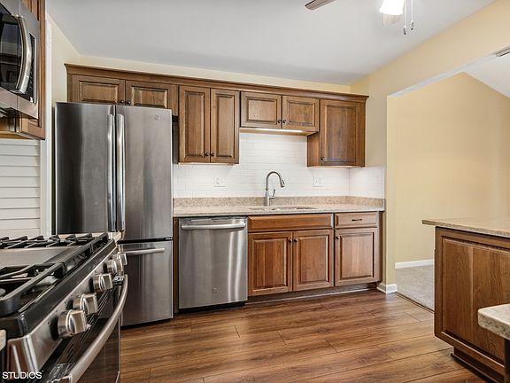 2nd image of 1572 Stonehill Ct APT B