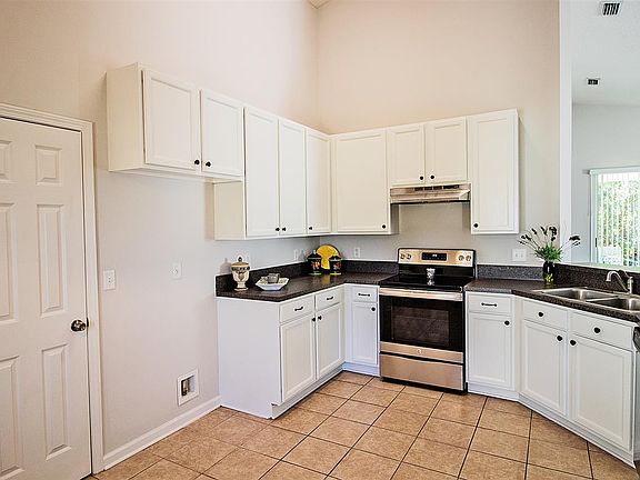 5th image of 2220 Blackstone Way